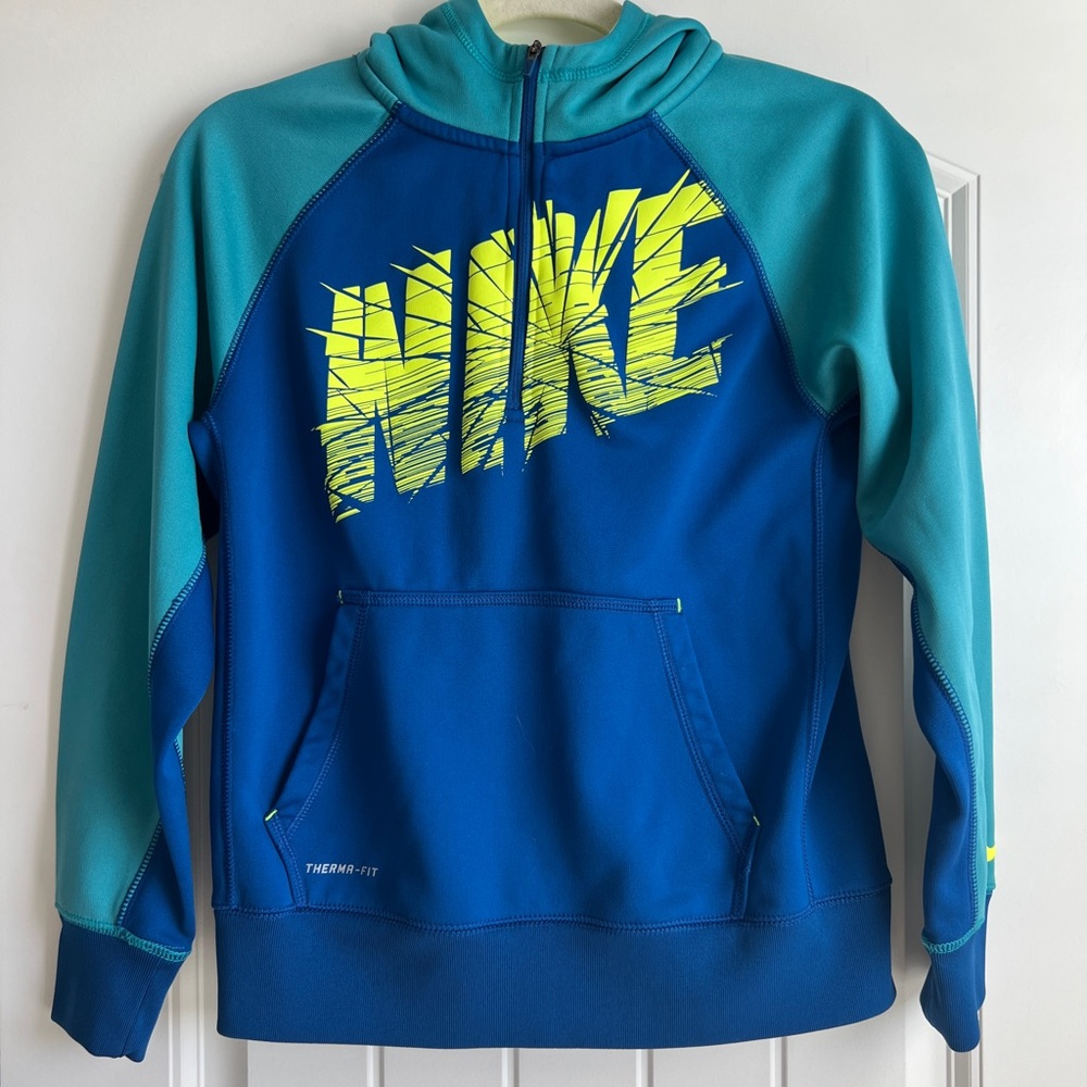 Nike Therma-FIT pullover hoodie in blue with a neon yellow logo